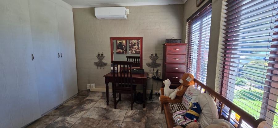4 Bedroom Property for Sale in Waterval East North West